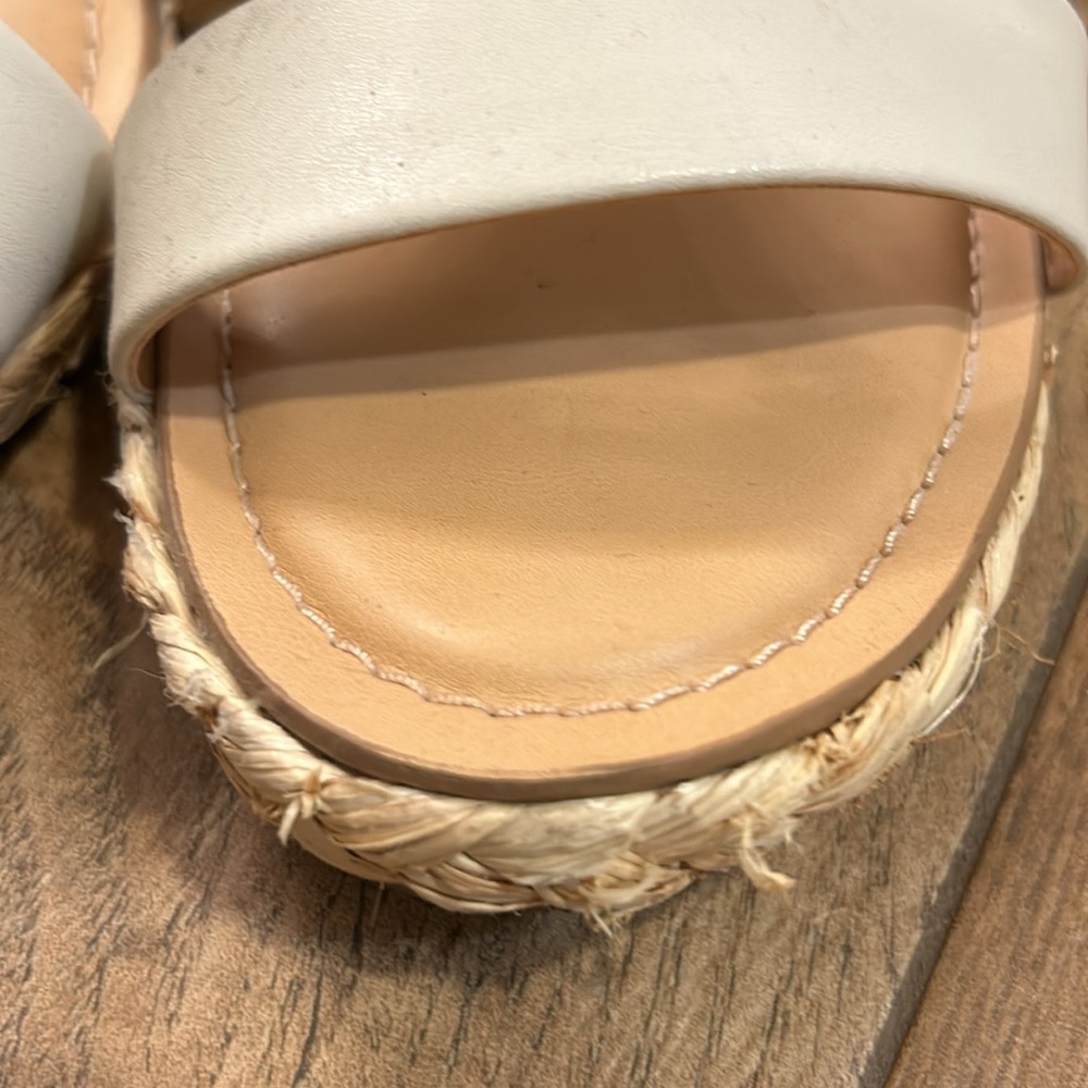 Woman’s size 10 - Picture 7 of 7